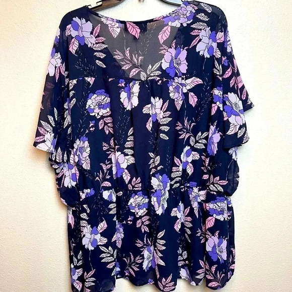 NWT’S. Lane Bryant Floral Babydoll Top Blouse. Short flutter sleeves. - Picture 4 of 9